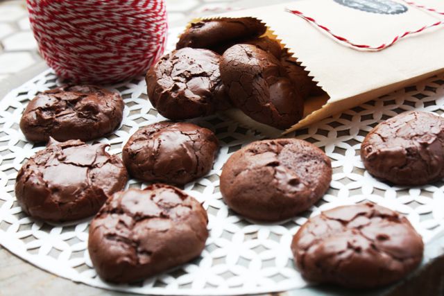 flourless-chocolate-cookies-low-fodmap recipe IBS diet irritable bowel syndrome foods|||